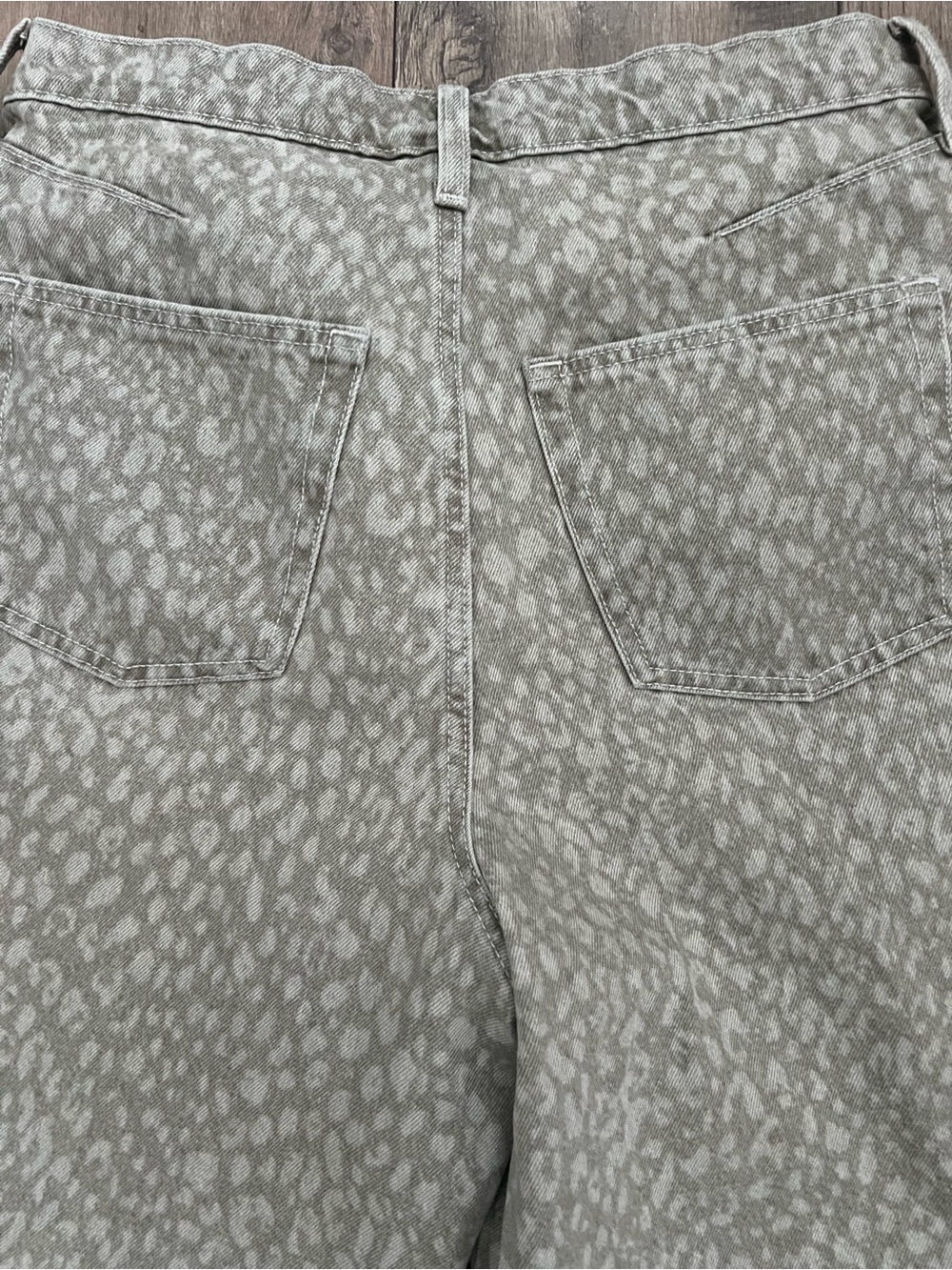 Women’s Leopard Print Wide Leg barrel Jean from Target - Picture 7 of 8